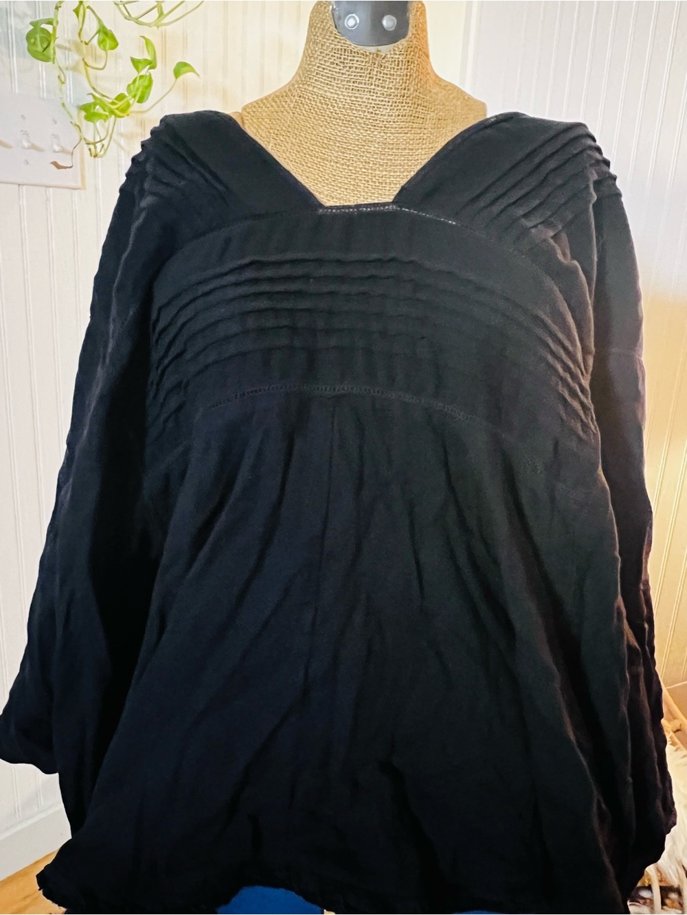 Black Women’s Pintuck Detail V-Neck tunic batwing top